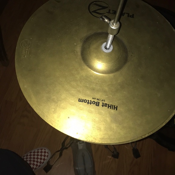 Drum Set - Picture 2 of 6